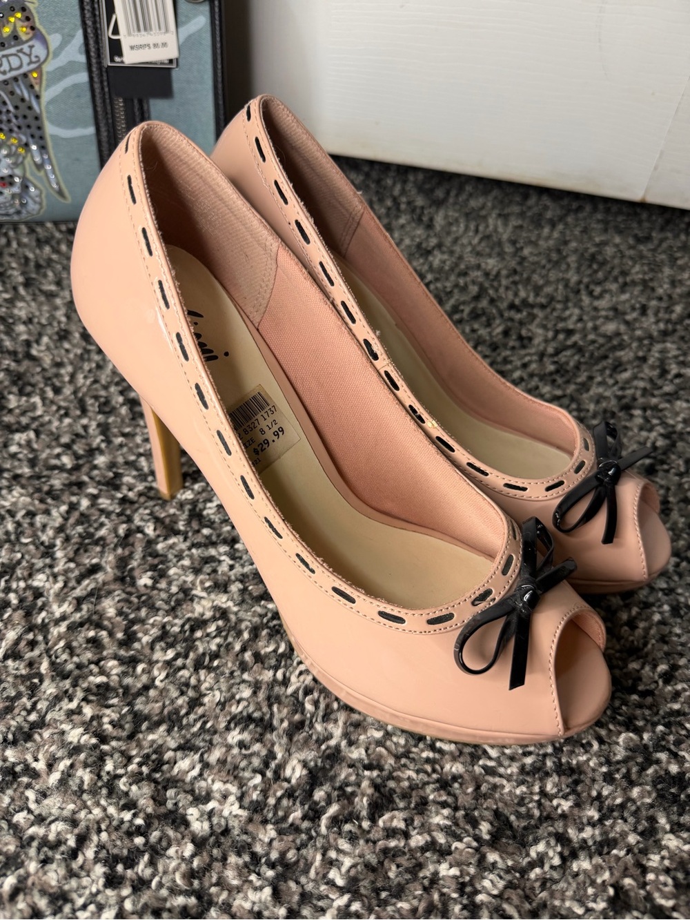 FIONI Clothing Peep-Toe Patent Pumps in Blush and Black Bow - Picture 2 of 9